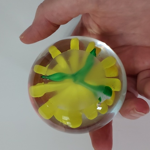 Yellow Flower Paperweight,OS,GUC - Picture 9 of 9